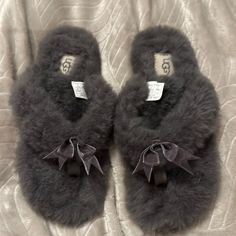 Ugg flip flop slippers